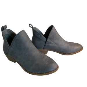 ZYB Lucy Notched Topline Block Heels 1.5” Booties Women’s Size 6 Grey Genuine